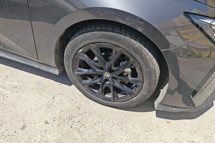 Used CHANGAN UNI-V 2024 1.5T Prestige Edition Right Front Wheel Hub