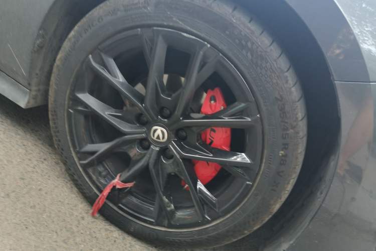 Used CHANGAN UNI-V 2024 1.5T Prestige Edition Right Front Wheel Hub