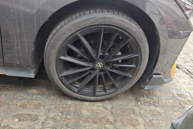 Used CHANGAN UNI-V 2024 1.5T Prestige Sport Edition Right Front Wheel Hub