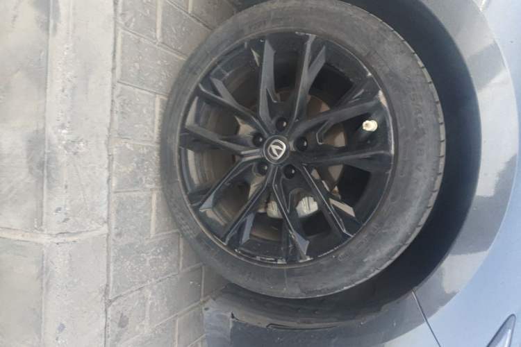 Used CHANGAN UNI-V 2024 1.5T Prestige Edition Right Front Wheel Hub