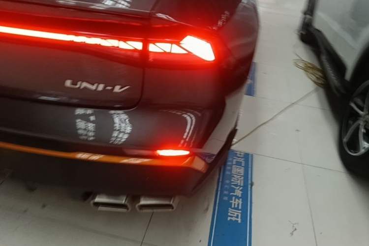 Used CHANGAN UNI-V 2024 1.5T Prestige Sport Edition Right Rear Taillight