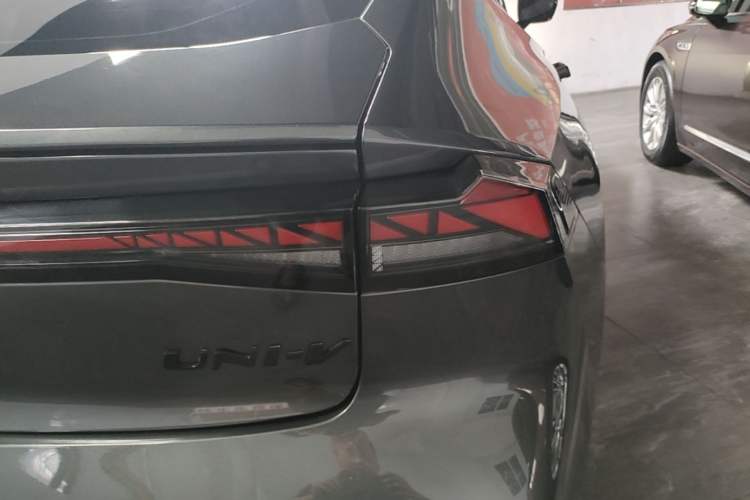 Used CHANGAN UNI-V 2024 1.5T Prestige Edition Right Rear Taillight