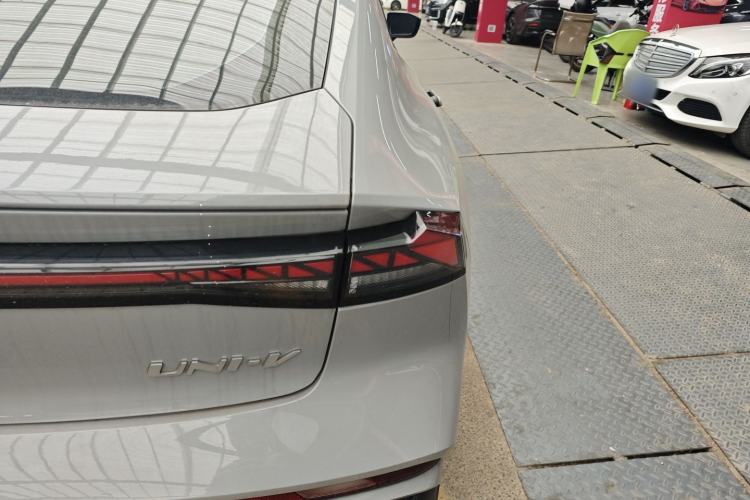Used CHANGAN UNI-V 2024 1.5T Prestige Edition Right Rear Taillight