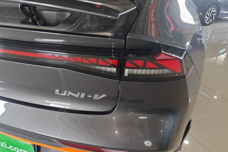 Used CHANGAN UNI-V 2024 1.5T Prestige Sport Edition Right Rear Taillight
