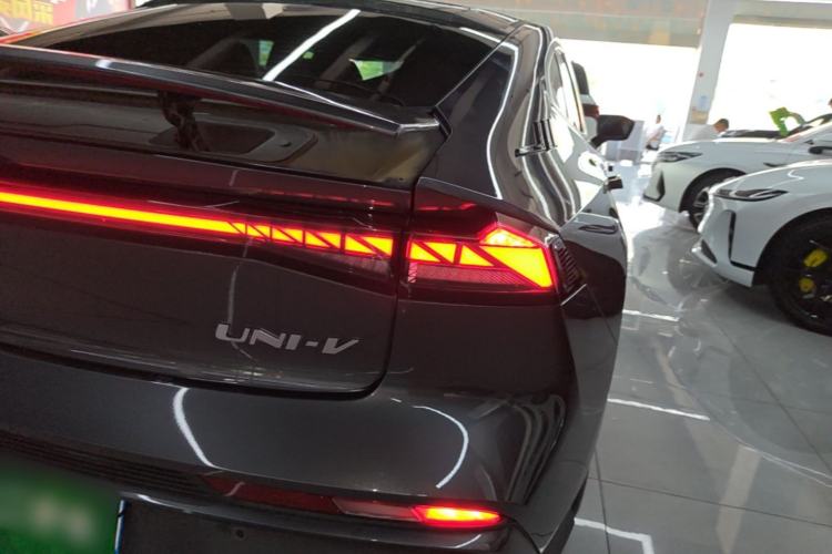 Used CHANGAN UNI-V 2024 1.5T Prestige Edition Right Rear Taillight