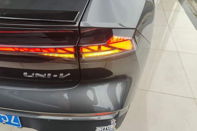 Used CHANGAN UNI-V 2024 1.5T Prestige Edition Right Rear Taillight