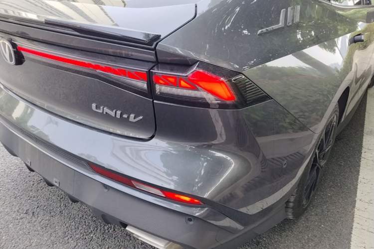 Used CHANGAN UNI-V 2024 1.5T Smart Navigation Version Right Rear Taillight