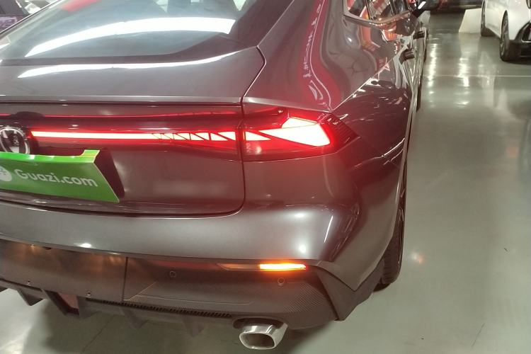 Used CHANGAN UNI-V 2024 1.5T High-Energy Version Right Rear Taillight