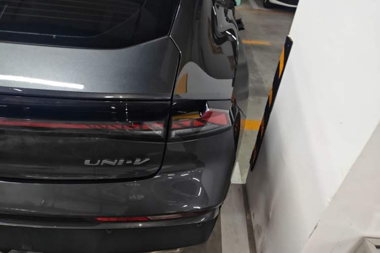 Used CHANGAN UNI-V 2024 1.5T Prestige Edition Right Rear Taillight