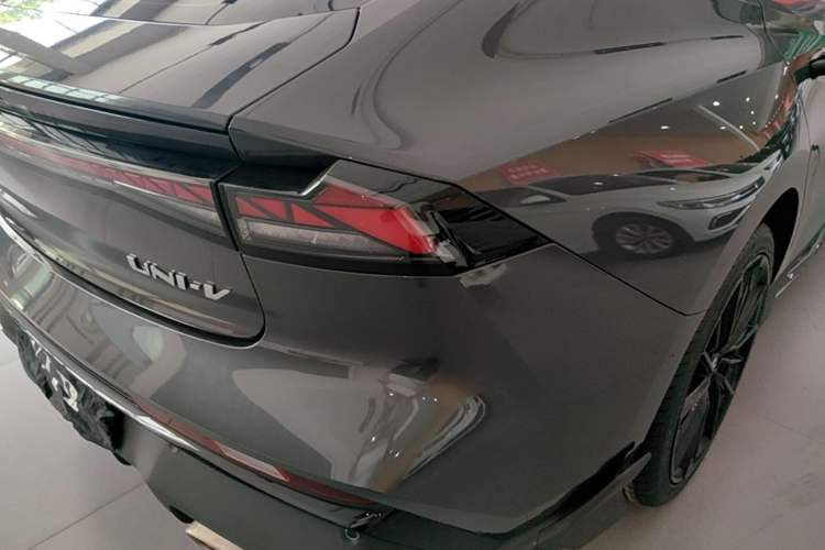 Used CHANGAN UNI-V 2024 1.5T Prestige Sport Edition Right Rear Taillight
