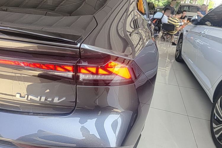 Used CHANGAN UNI-V 2024 1.5T Prestige Edition Right Rear Taillight