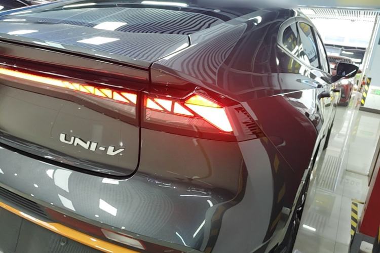 Used CHANGAN UNI-V 2024 1.5T Prestige Sport Edition Right Rear Taillight