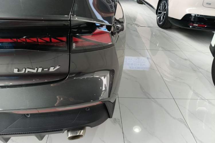 Used CHANGAN UNI-V 2024 1.5T High-Energy Version Right Rear Taillight