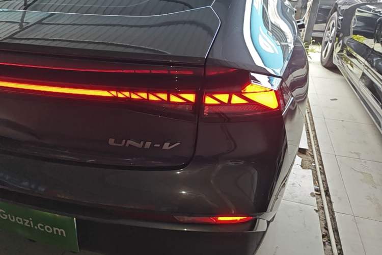 Used CHANGAN UNI-V 2024 1.5T Prestige Edition Right Rear Taillight