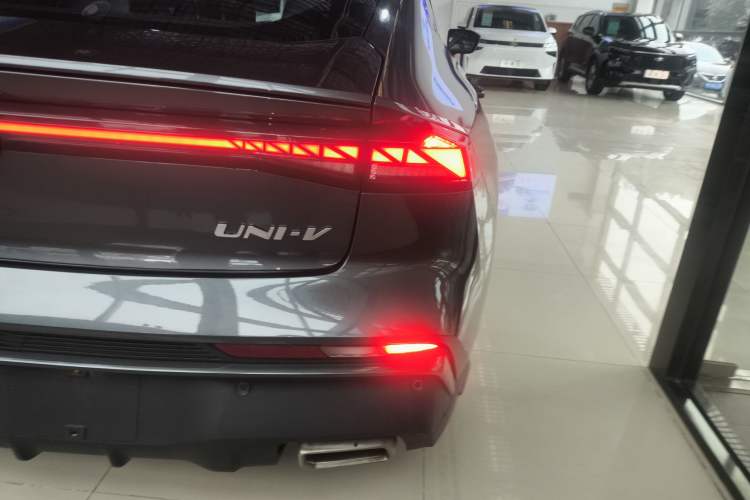 Used CHANGAN UNI-V 2024 1.5T Prestige Edition Right Rear Taillight