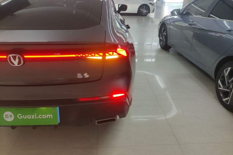 Used CHANGAN UNI-V 2024 1.5T Prestige Edition Right Rear Taillight