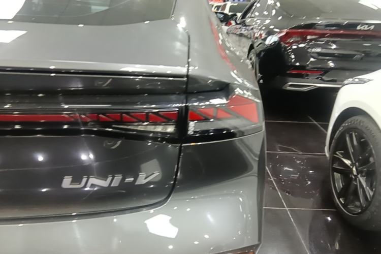 Used CHANGAN UNI-V 2024 1.5T Prestige Sport Edition Right Rear Taillight