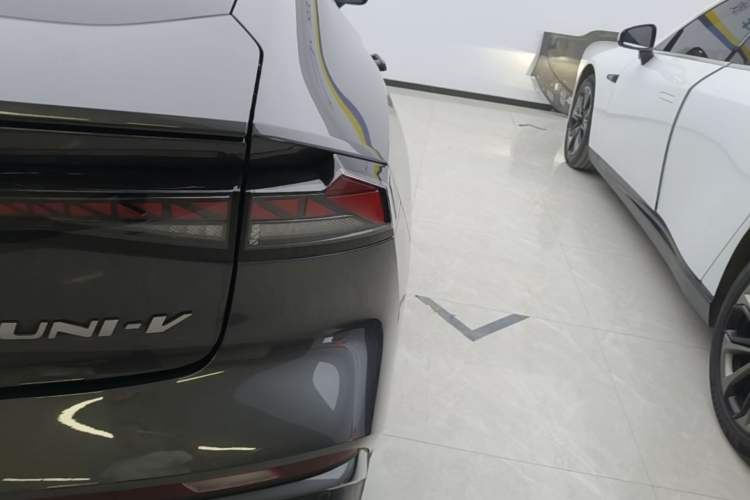 Used CHANGAN UNI-V 2024 1.5T Prestige Edition Right Rear Taillight