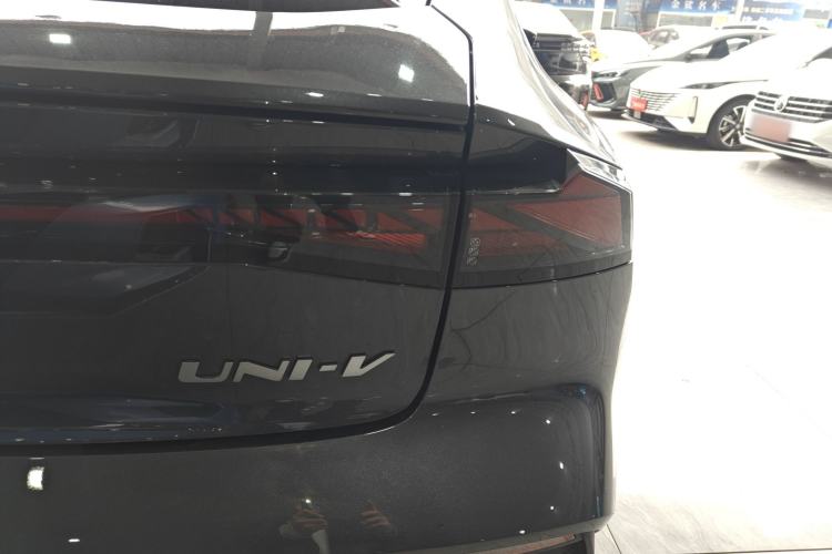 Used CHANGAN UNI-V 2024 1.5T High-Energy Version Right Rear Taillight