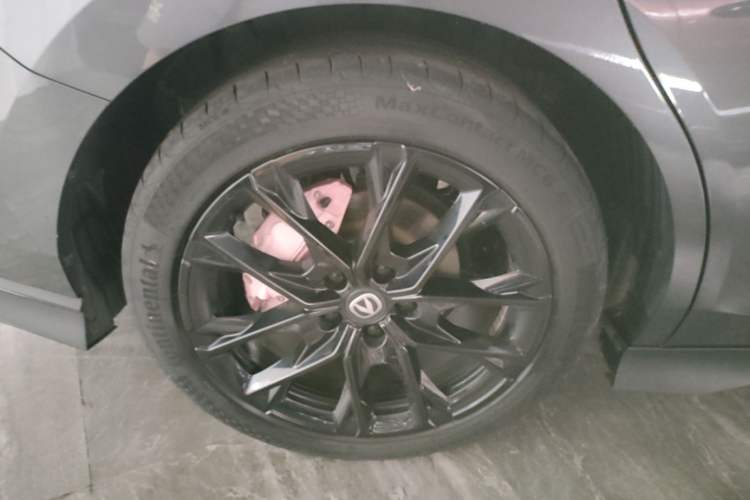 Used CHANGAN UNI-V 2024 1.5T Prestige Edition Right Rear Wheel Hub