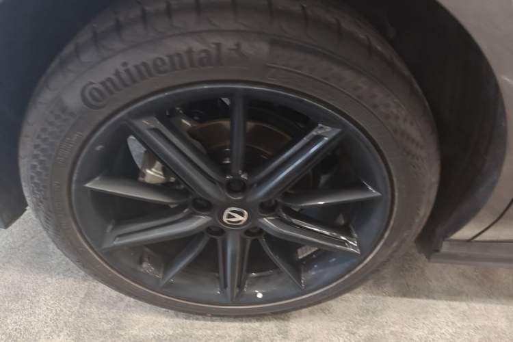 Used CHANGAN UNI-V 2024 1.5T High-Energy Version Right Rear Wheel Hub