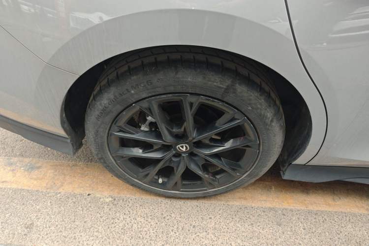 Used CHANGAN UNI-V 2024 1.5T Prestige Edition Right Rear Wheel Hub