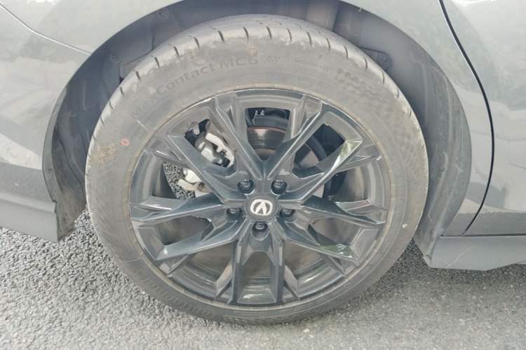 Used CHANGAN UNI-V 2024 1.5T Smart Navigation Version Right Rear Wheel Hub