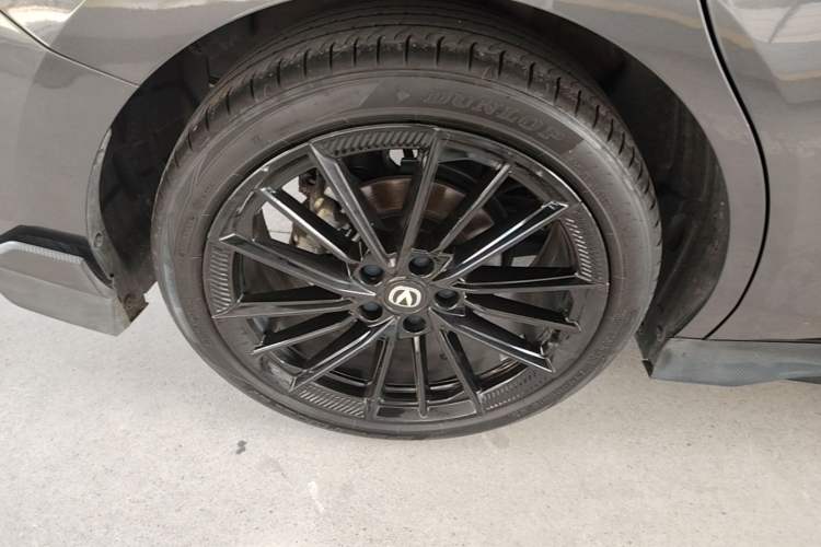 Used CHANGAN UNI-V 2024 1.5T Prestige Sport Edition Right Rear Wheel Hub