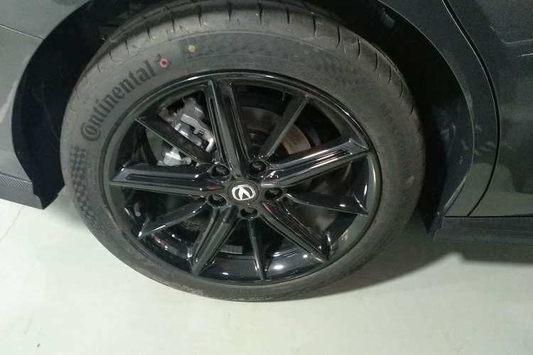 Used CHANGAN UNI-V 2024 1.5T High-Energy Version Right Rear Wheel Hub