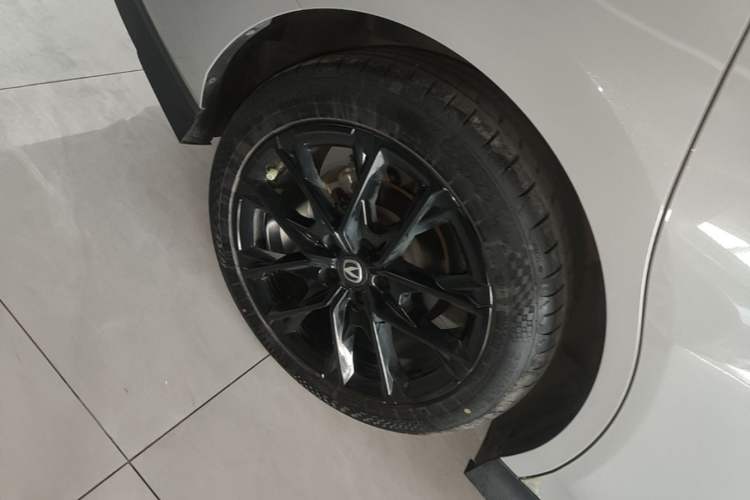 Used CHANGAN UNI-V 2024 1.5T Prestige Edition Right Rear Wheel Hub