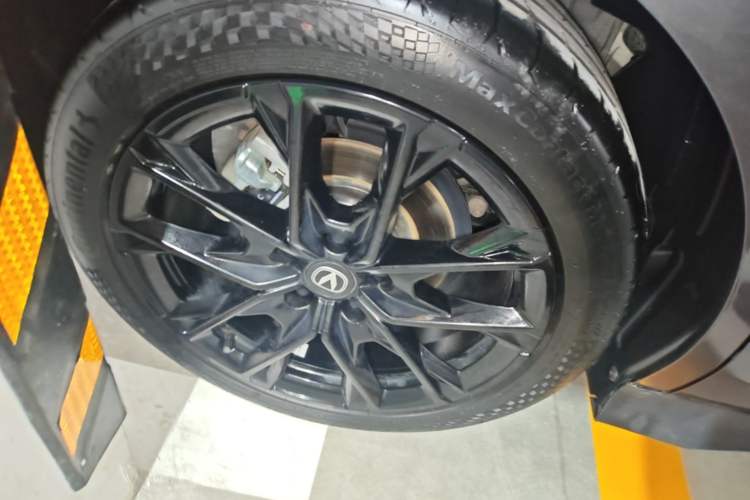 Used CHANGAN UNI-V 2024 1.5T Prestige Edition Right Rear Wheel Hub