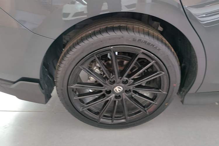 Used CHANGAN UNI-V 2024 1.5T Prestige Sport Edition Right Rear Wheel Hub