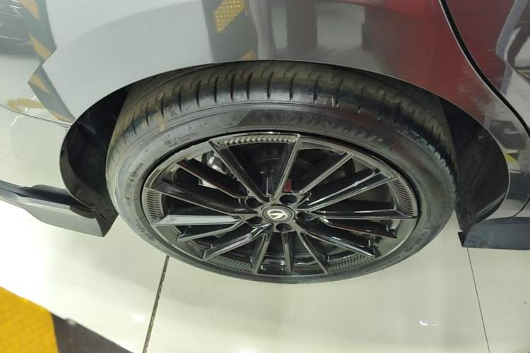 Used CHANGAN UNI-V 2024 1.5T Prestige Sport Edition Right Rear Wheel Hub