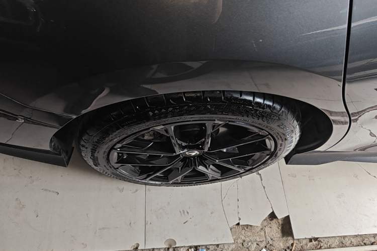 Used CHANGAN UNI-V 2024 1.5T Prestige Edition Right Rear Wheel Hub