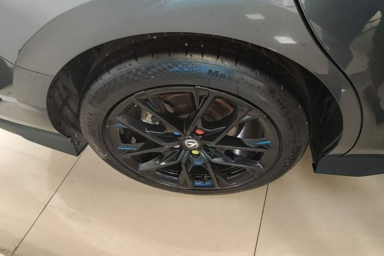 Used CHANGAN UNI-V 2024 1.5T Prestige Edition Right Rear Wheel Hub