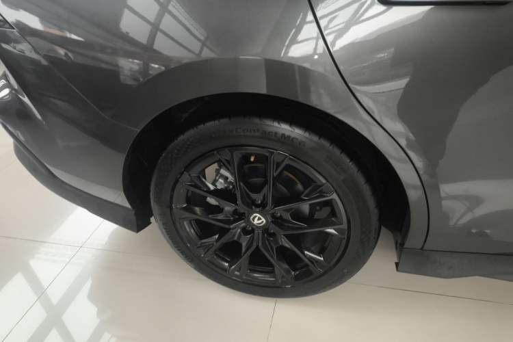 Used CHANGAN UNI-V 2024 1.5T Prestige Edition Right Rear Wheel Hub