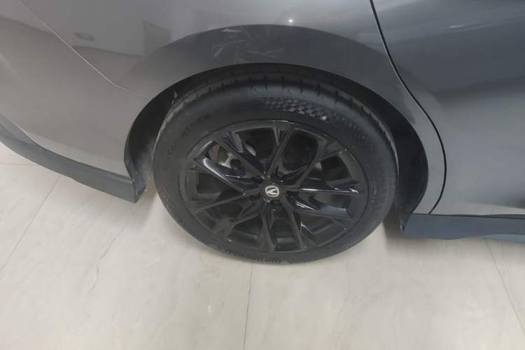 Used CHANGAN UNI-V 2024 1.5T Prestige Edition Right Rear Wheel Hub