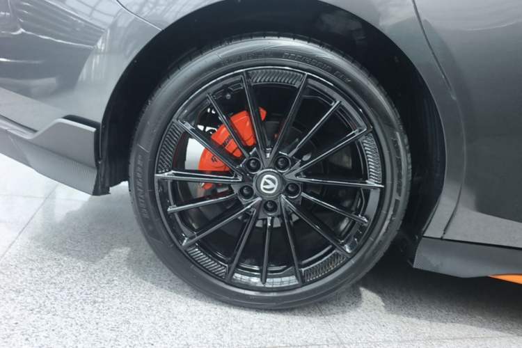 Used CHANGAN UNI-V 2024 1.5T Prestige Sport Edition Right Rear Wheel Hub
