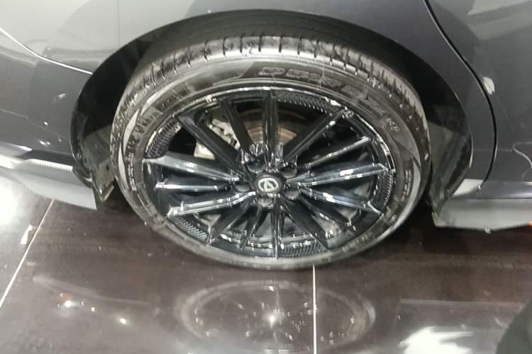 Used CHANGAN UNI-V 2024 1.5T Prestige Sport Edition Right Rear Wheel Hub
