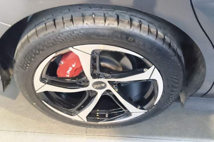 Used CHANGAN UNI-V 2024 1.5T Prestige Edition Right Rear Wheel Hub