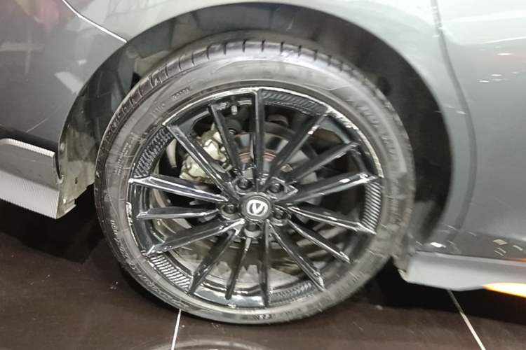 Used CHANGAN UNI-V 2024 1.5T Prestige Sport Edition Right Rear Wheel Hub