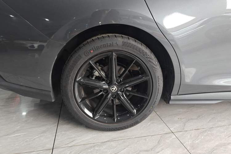 Used CHANGAN UNI-V 2024 1.5T High-Energy Version Right Rear Wheel Hub