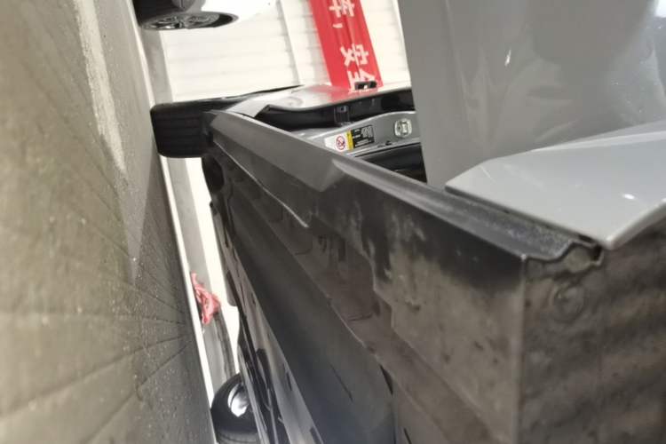 Used CHANGAN UNI-V 2024 1.5T High-Energy Version Right Side Sill