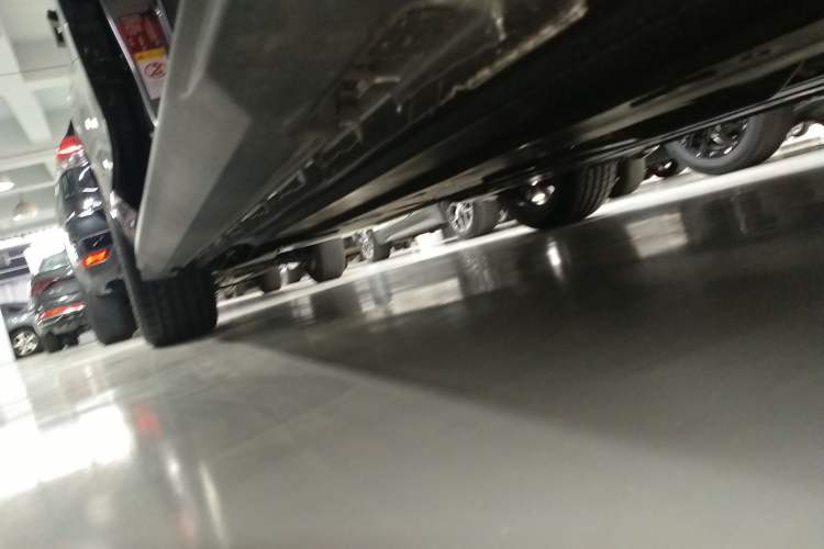 Used CHANGAN UNI-V 2024 1.5T High-Energy Version Right Side Sill
