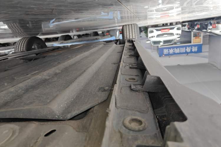 Used CHANGAN UNI-V 2024 1.5T High-Energy Version Right Side Sill