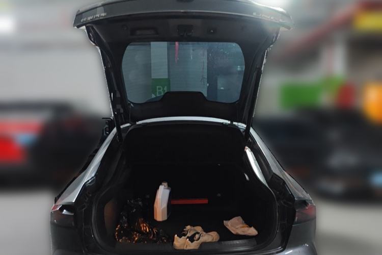 Used CHANGAN UNI-V 2024 1.5T High-Energy Version Trunk