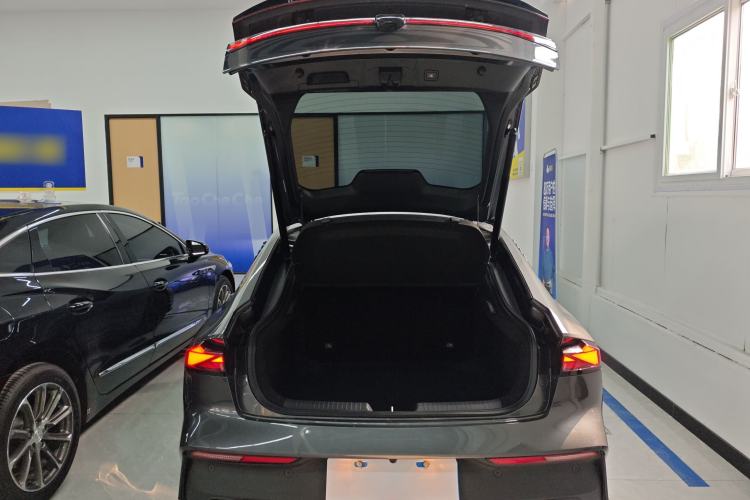 Used CHANGAN UNI-V 2024 1.5T High-Energy Version Trunk