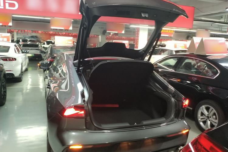 Used CHANGAN UNI-V 2024 1.5T High-Energy Version Trunk