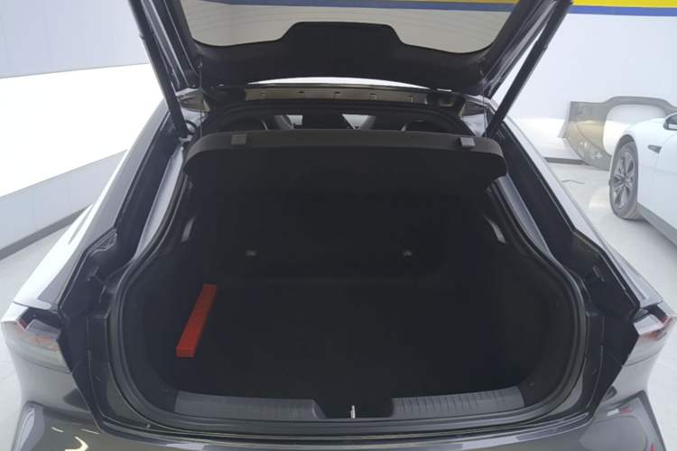 Used CHANGAN UNI-V 2024 1.5T Prestige Edition Trunk