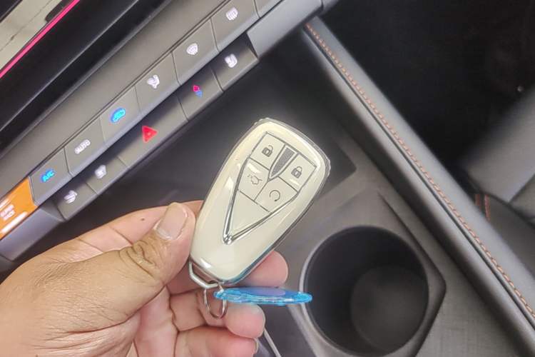Used CHANGAN UNI-V 2024 1.5T Prestige Edition Vehicle Key